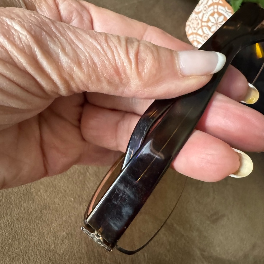 Gucci Sunnies with Case - Picture 9 of 16